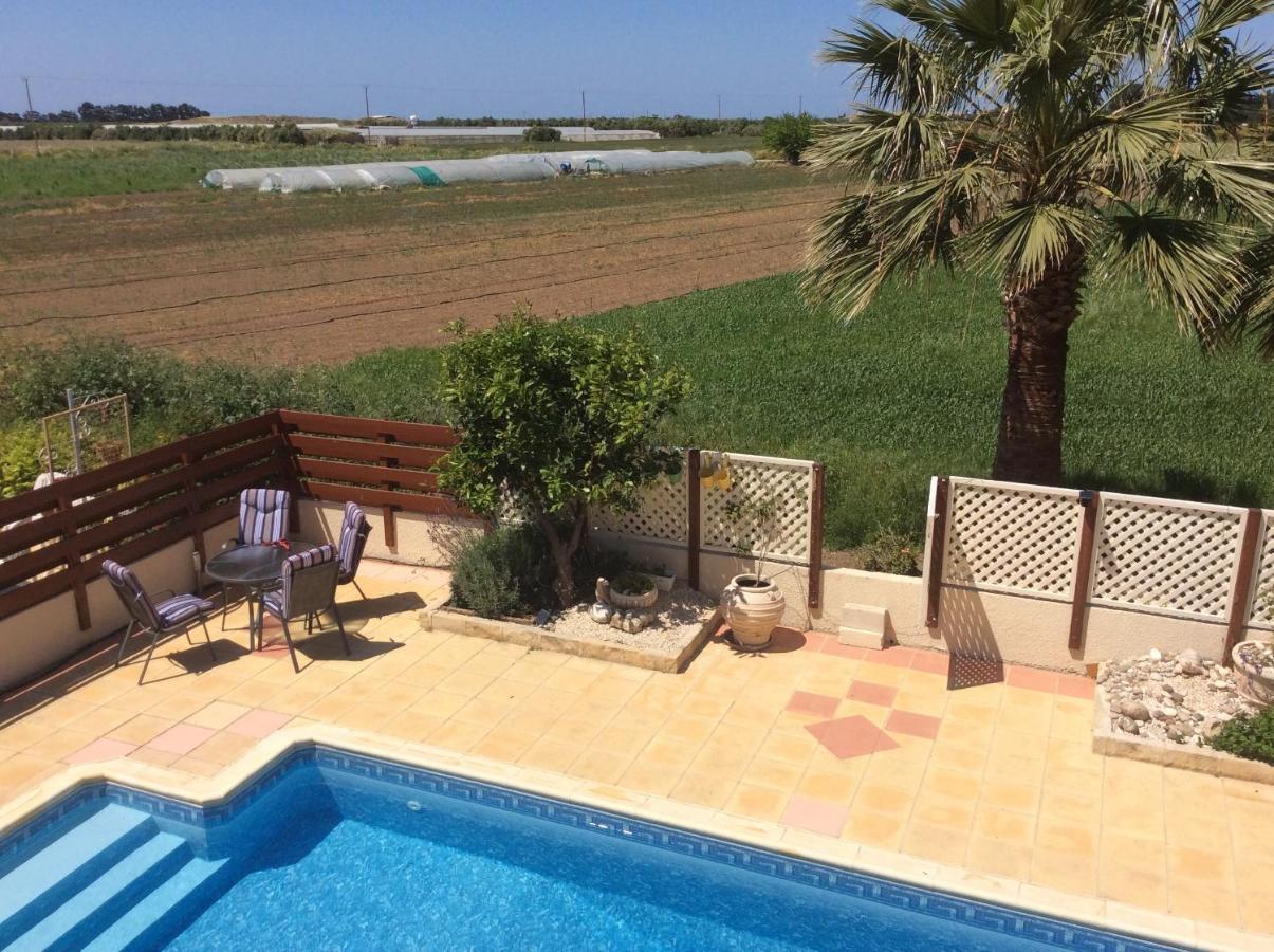 Quality Villa With Pool In Superb Location In Paphos 曼德里尔 外观 照片